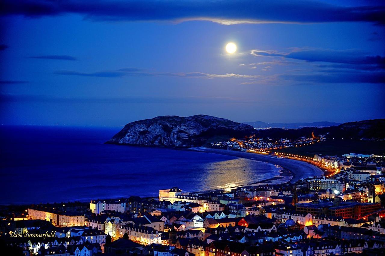 Superb Cintra Beachside Apartments Llandudno Eksteriør billede